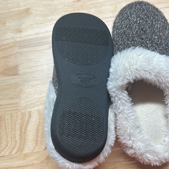 Fuzzy Warm Slippers - Picture 3 of 6